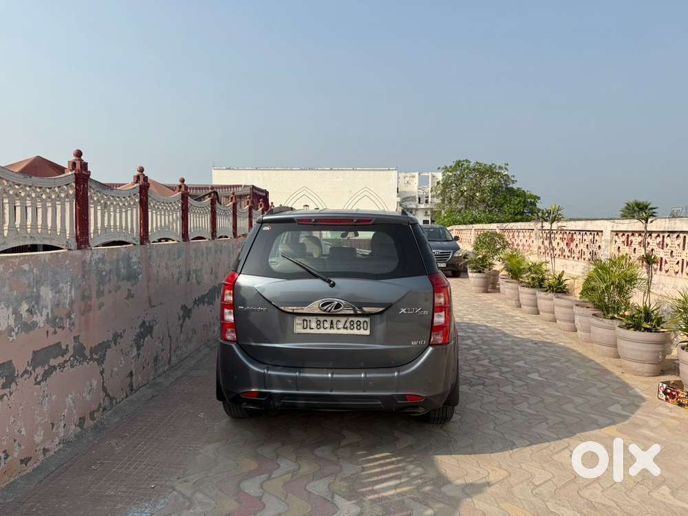 Mahindra Xuv500 2016 Diesel Permium Condtion Company Service Record