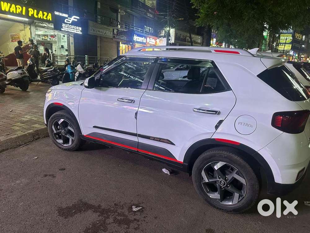 Hyundai Venue  2020 Petrol Well Maintained