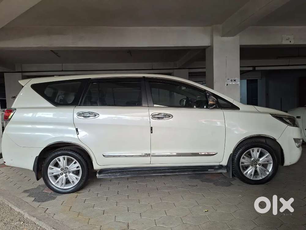 Toyota Innova Crysta 7-seater 2016  Whtsp Me