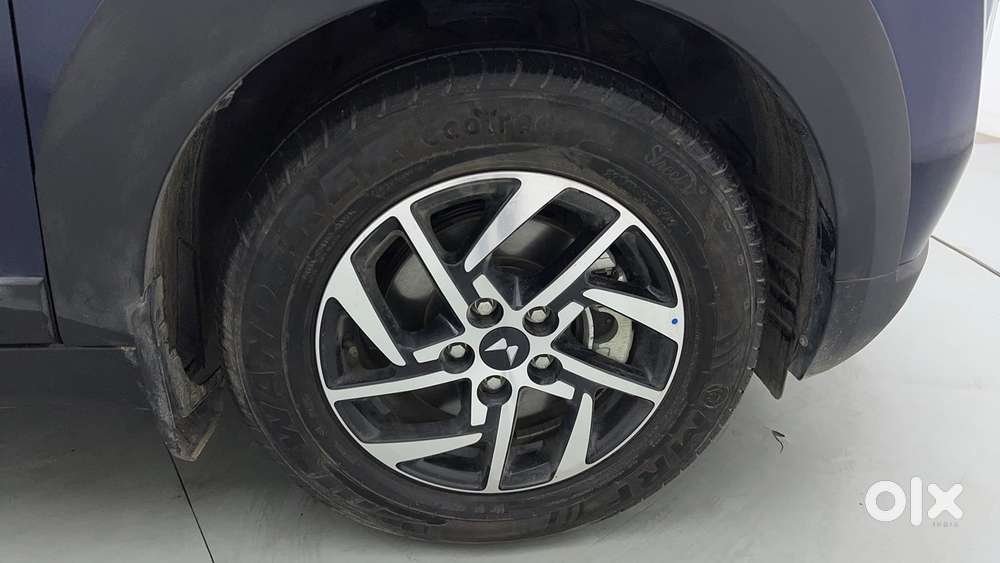 Mahindra Xuv 3xo Ax5l 1.2 Petrol At, 2025, Petrol