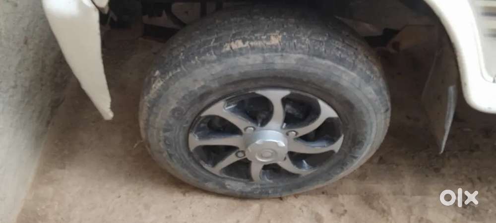 Bolero Bahut Achhi Condition Me Hai Aakar Dekh Lijiye