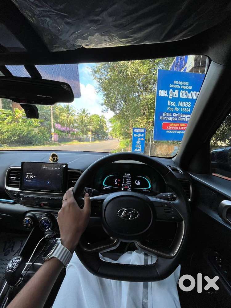 Hyundai Venue Knight Edition 2023 Petrol Well Maintained