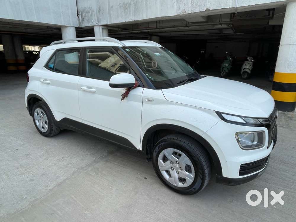 Hyundai Venue 2022 Petrol Well Maintained