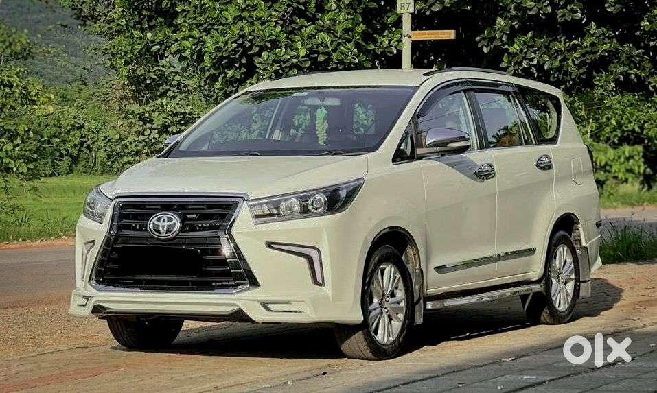 Toyota Innova Crysta 2.8 Zx At 7 Seater, 2016, Diesel