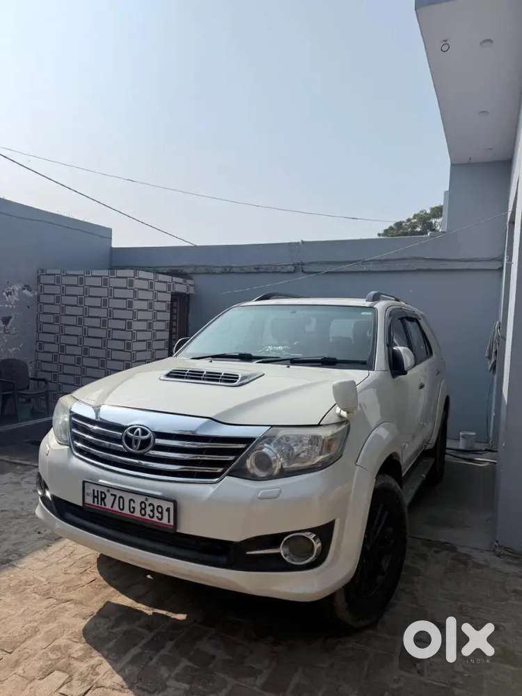 Toyota Fortuner Legender 2013 Petrol 300000 Km Driven