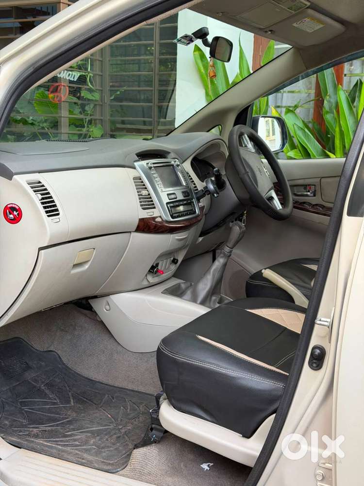 Toyota Innova V Diesel 2014  1st Owner  1.70 Lakh Km  Company Servi