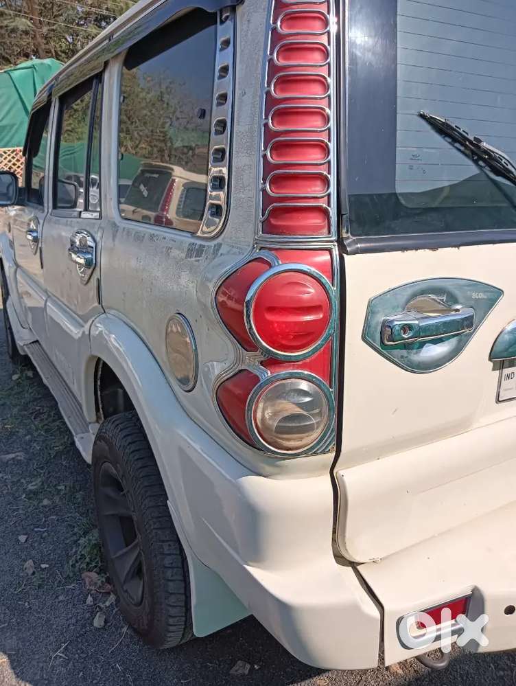 Scorpio 2013/nov Top Model Diesel 85000 Km Driven