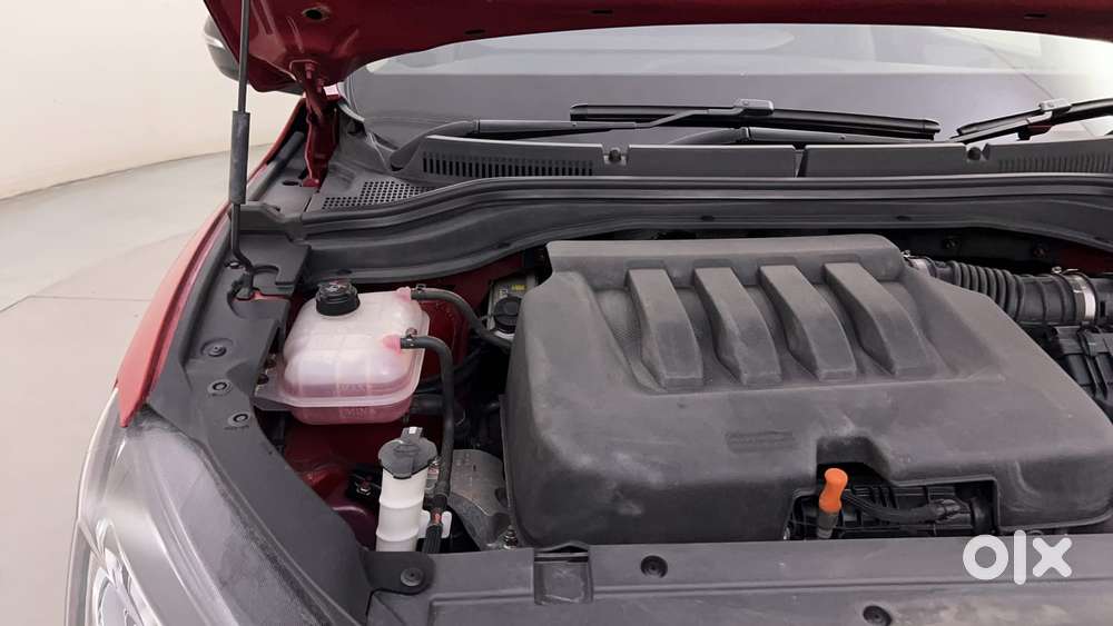 Mahindra Xuv700 2.0 Ax 3 Petrol At 5 Str, 2022, Petrol