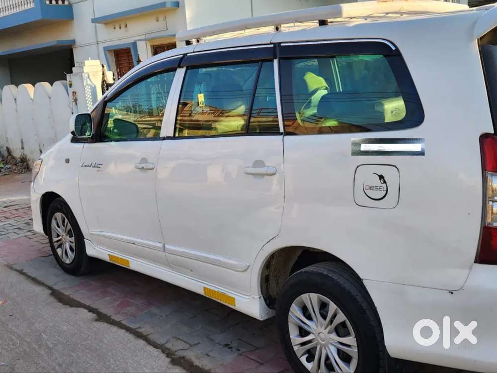 Toyota Innova 2.3g