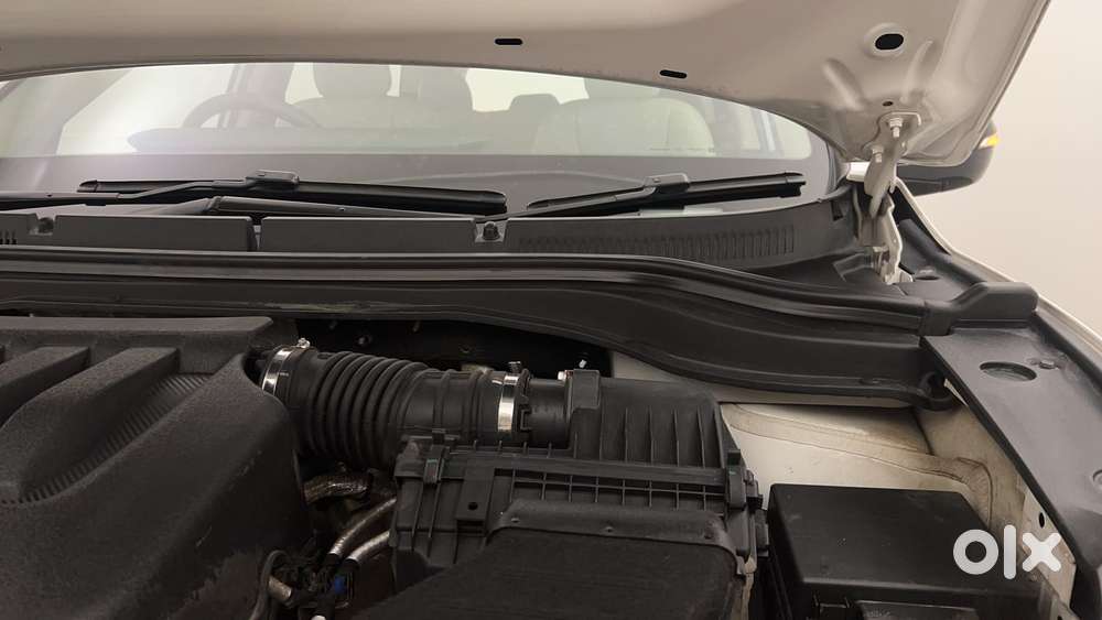 Mahindra Xuv700 2.0 Ax 3 Petrol At 5 Str, 2023, Petrol