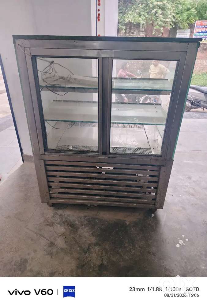 Sweets display AC 3 feet