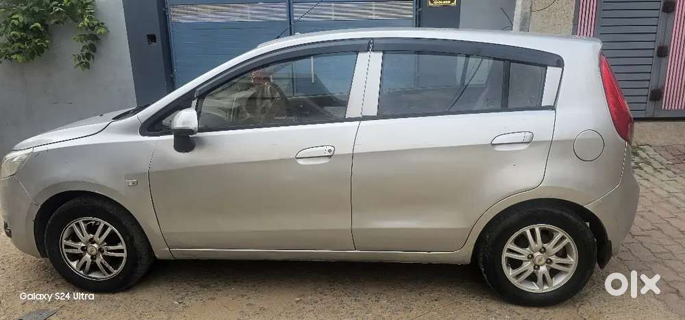 Top Model With Company Fitted Alloys