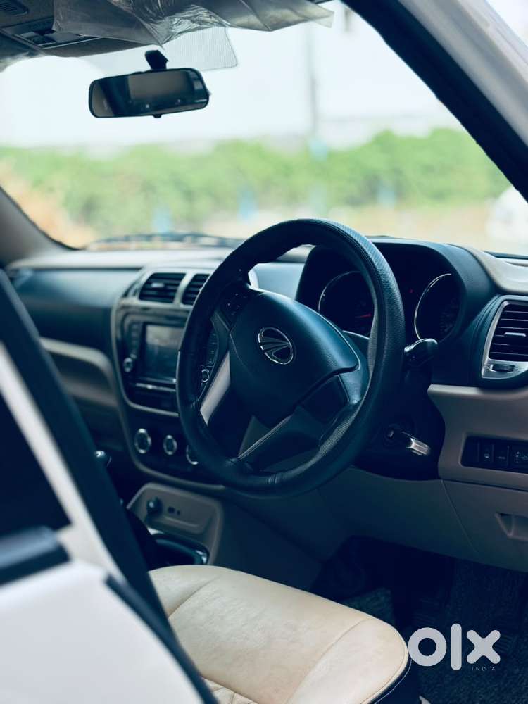 Mahindra Tuv 300 T10, 2019, Diesel