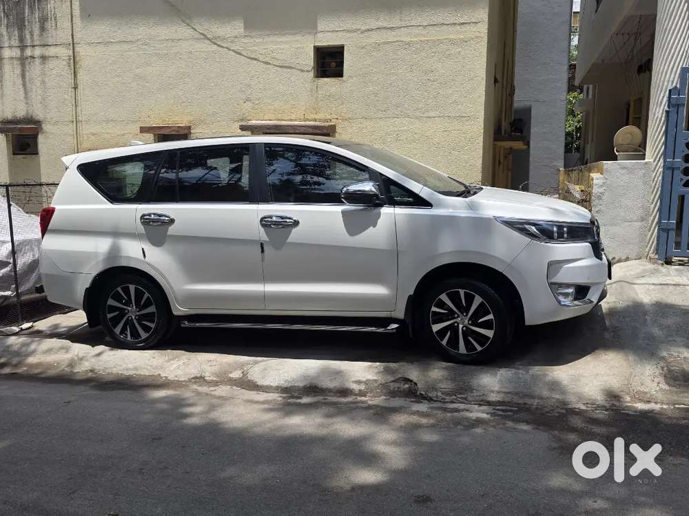 Toyota Innova Crysta 2025