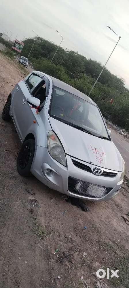 Hyundai I20 Active 2010 Petrol 100000 Km Driven