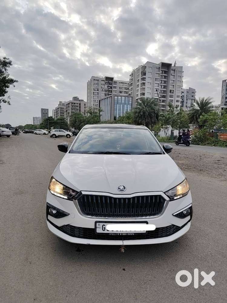 Skoda Slavia Ambition 1.0l Tsi At, 2023, Petrol