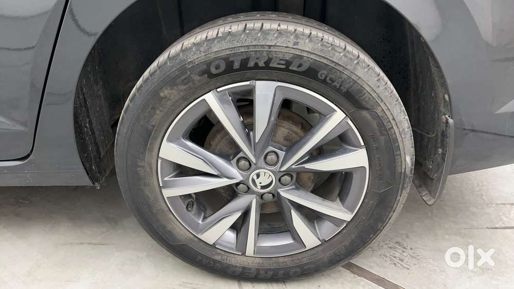 Skoda Slavia Style 1.0l Tsi At, 2023, Petrol