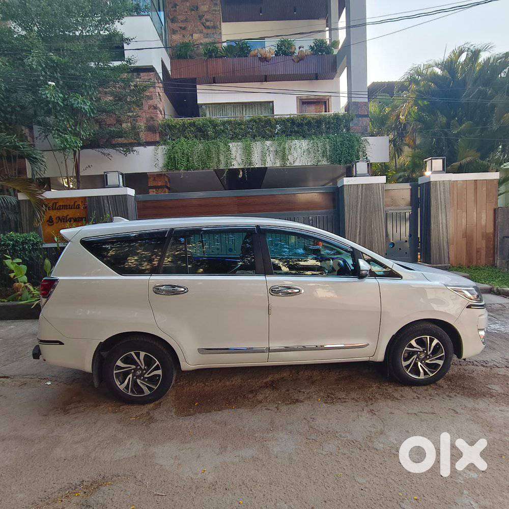 Toyota Innova Crysta 2.4 V 7 Str, 2023, Diesel