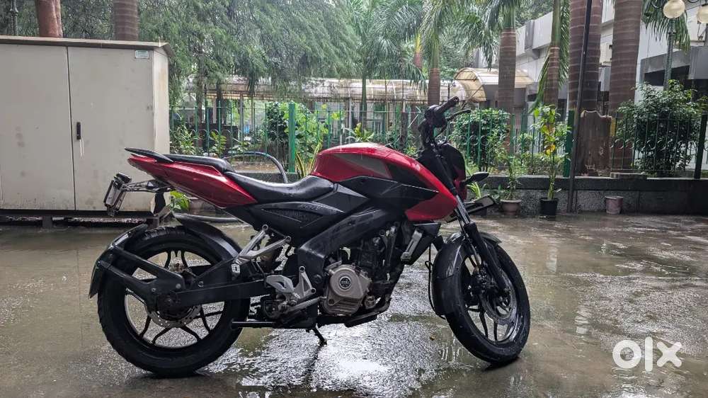 Bajaj Pulsar NS200 (2013 Model) Motorcycles 1819271014