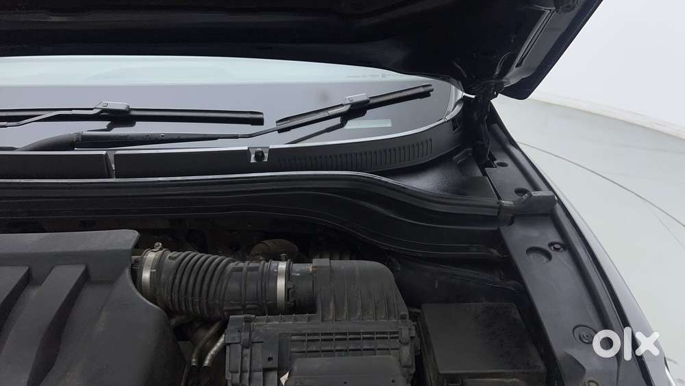 Mahindra Xuv700 2.0 Ax 5 Petrol At Str, 2023, Petrol