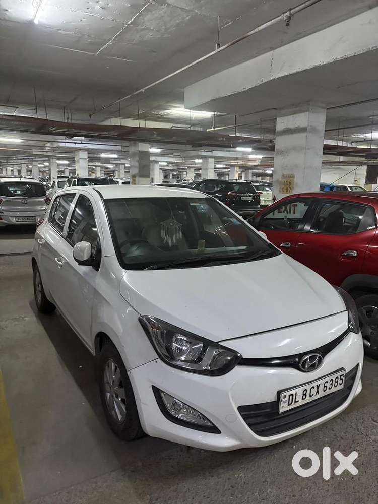 White Hyundai I20 Sportz 2012 Model