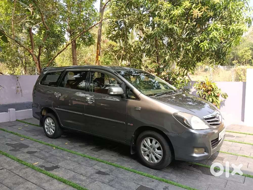 Toyota Innova 2011
