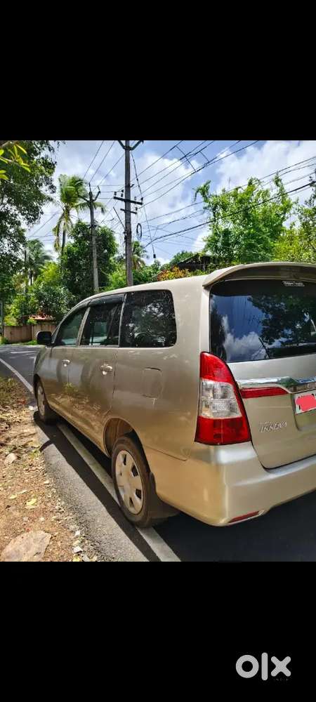 Toyota Innova Petrol Automatic 2011 Model
