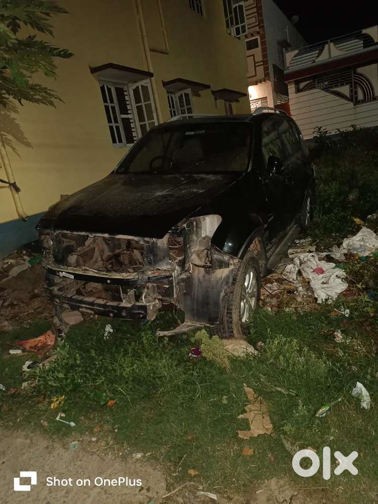 Mahindra Reston Suv