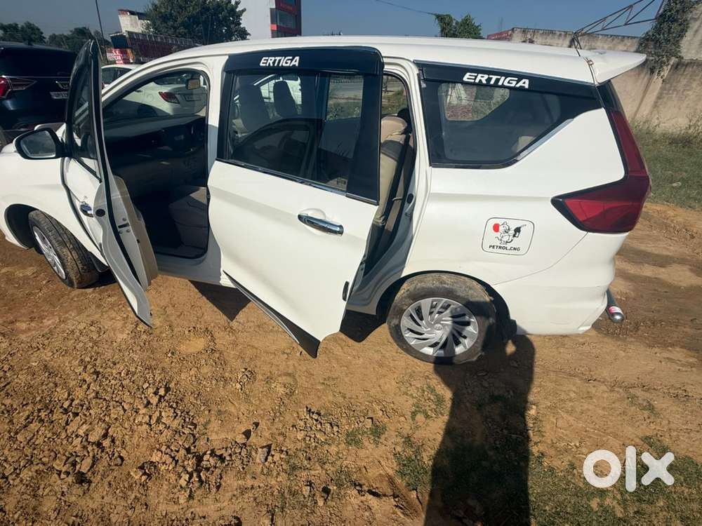 Maruti Suzuki Ertiga Vxi Cng 2025
