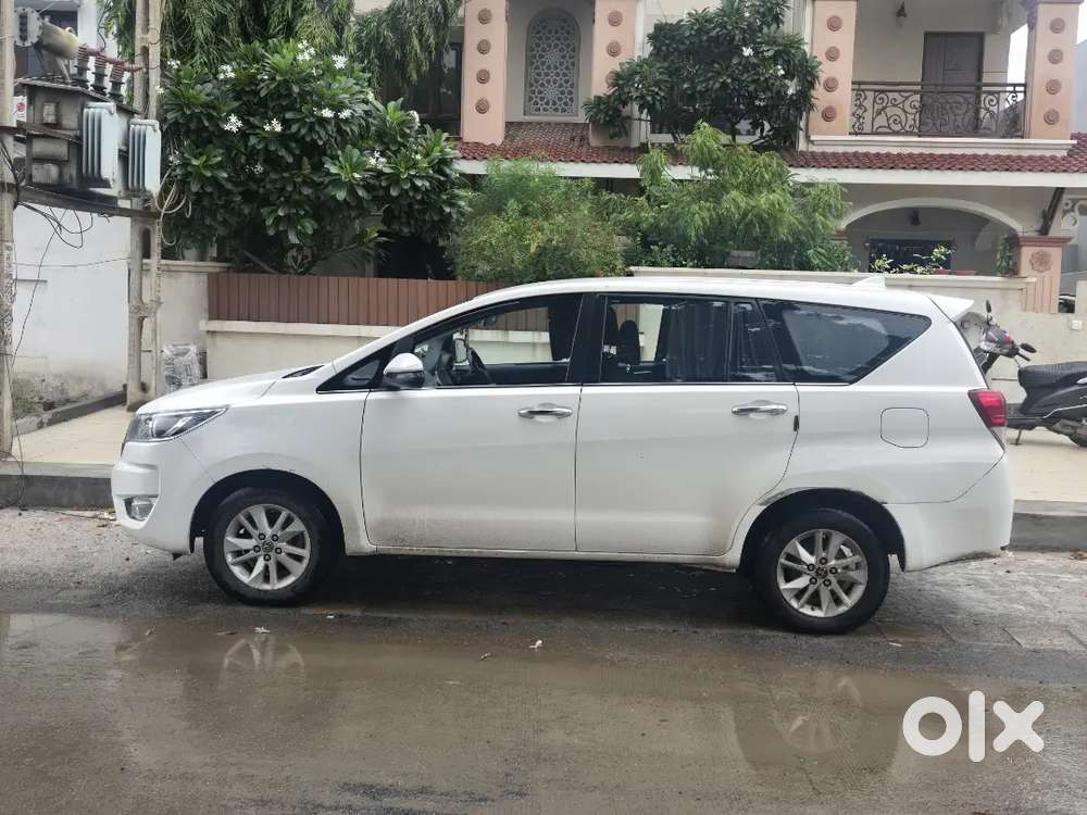 Toyota Innova Crysta 2.4 V 8 2017