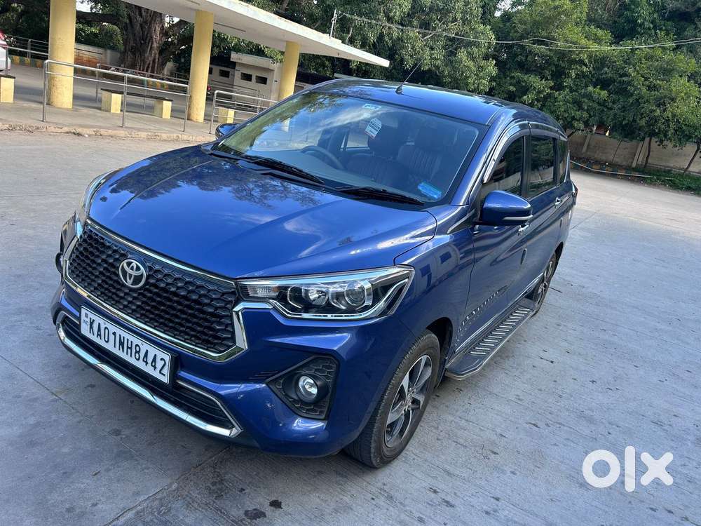 Toyota Rumion V Petrol Manual Dual Tone, 2026, Petrol