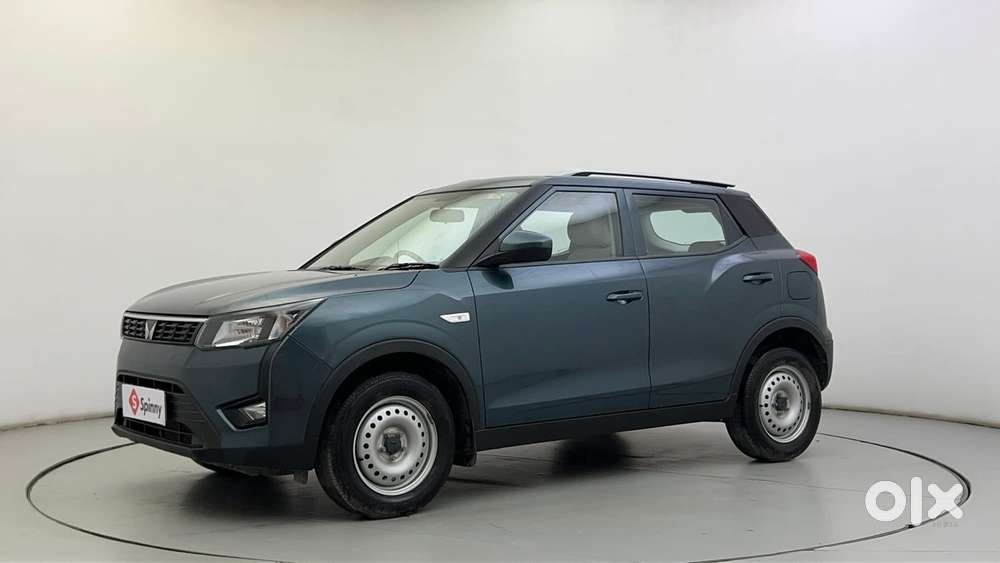 Mahindra Xuv300 W4, 2023, Petrol