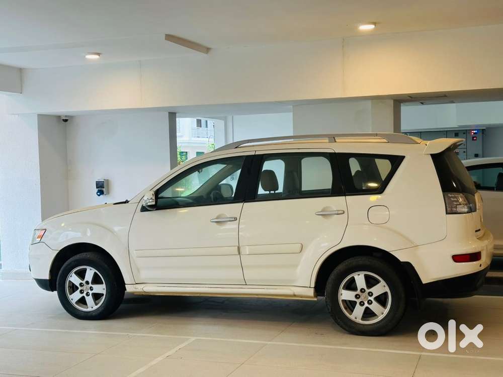 Mitsubishi Outlander Petrol 2012