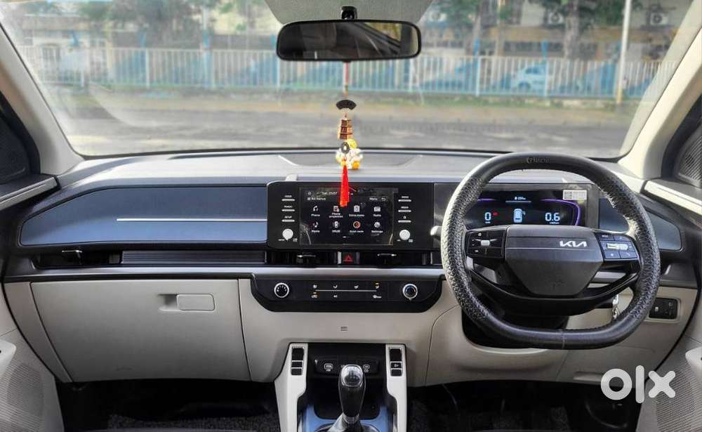 Kia Carens Clavis, 2025, Petrol
