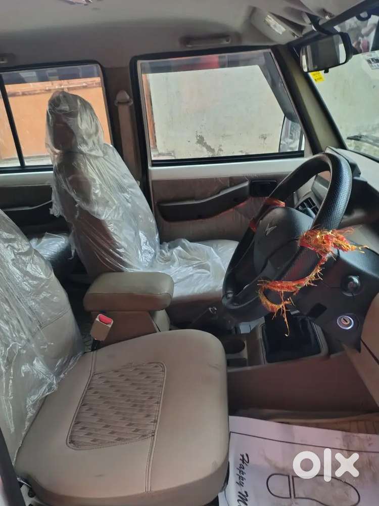 New Jaisa Car Hai Seat Sai Thali Hatti Hai