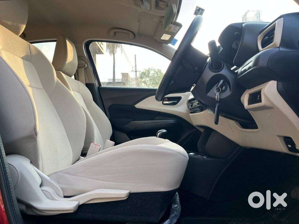 Maruti Suzuki Swift Dzire Vxi(o) Amt, 2025, Petrol