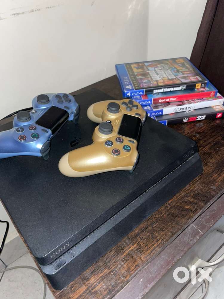 Ps 4 slim with 2 controllers