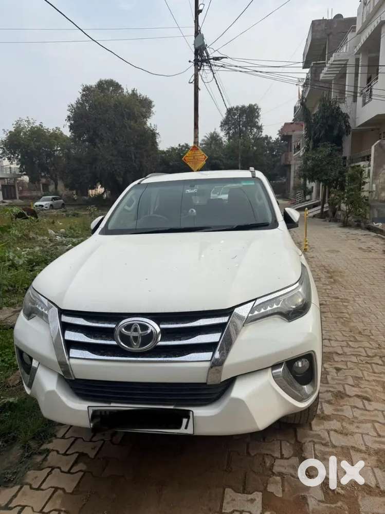 Excellent Condition Toyota Fortuner 2017 Diesel 165000 Km Driven