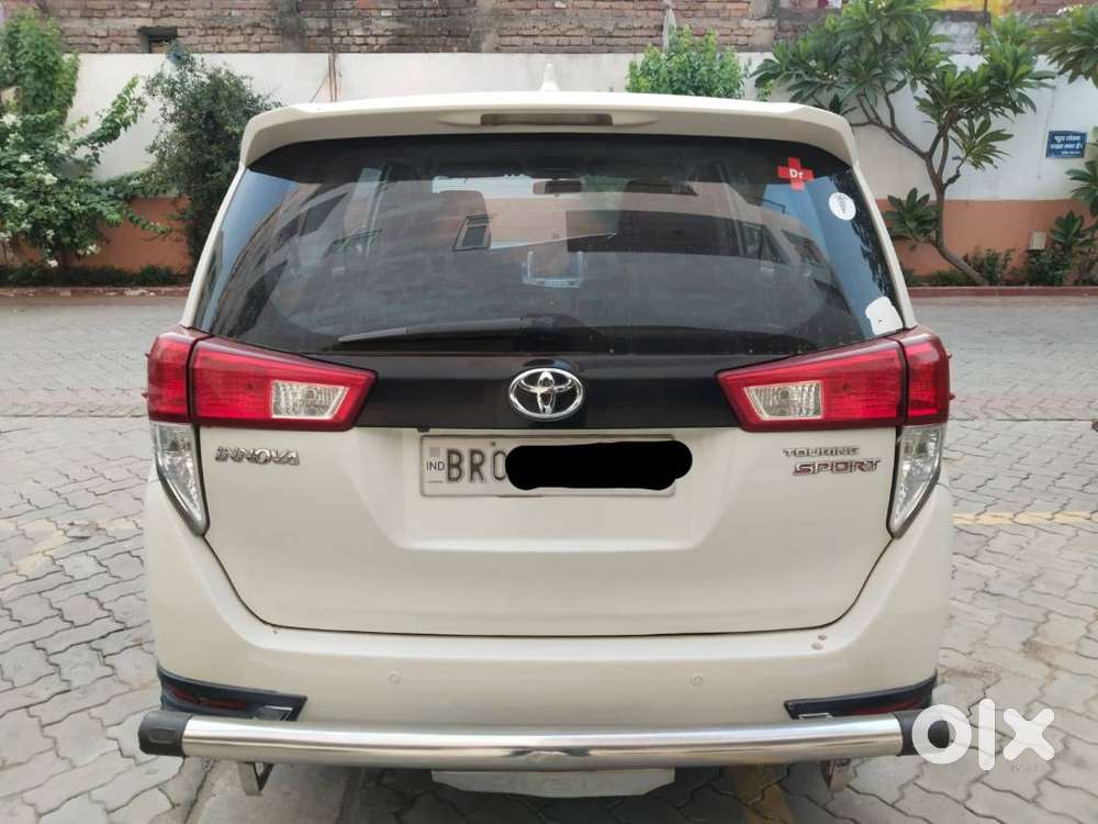 Toyota Innova Crysta 2.8 Touring Sport.
