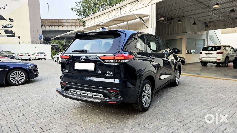 Toyota Innova Hycross 2.0 Zx Hybrid 7 Str, 2023, Petrol