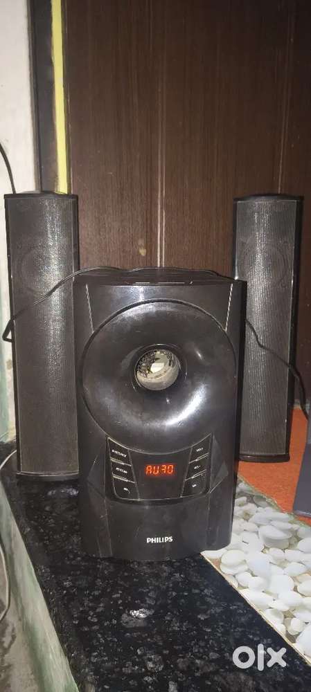Philips home theatre 2 speaker  and 2 sound woffer