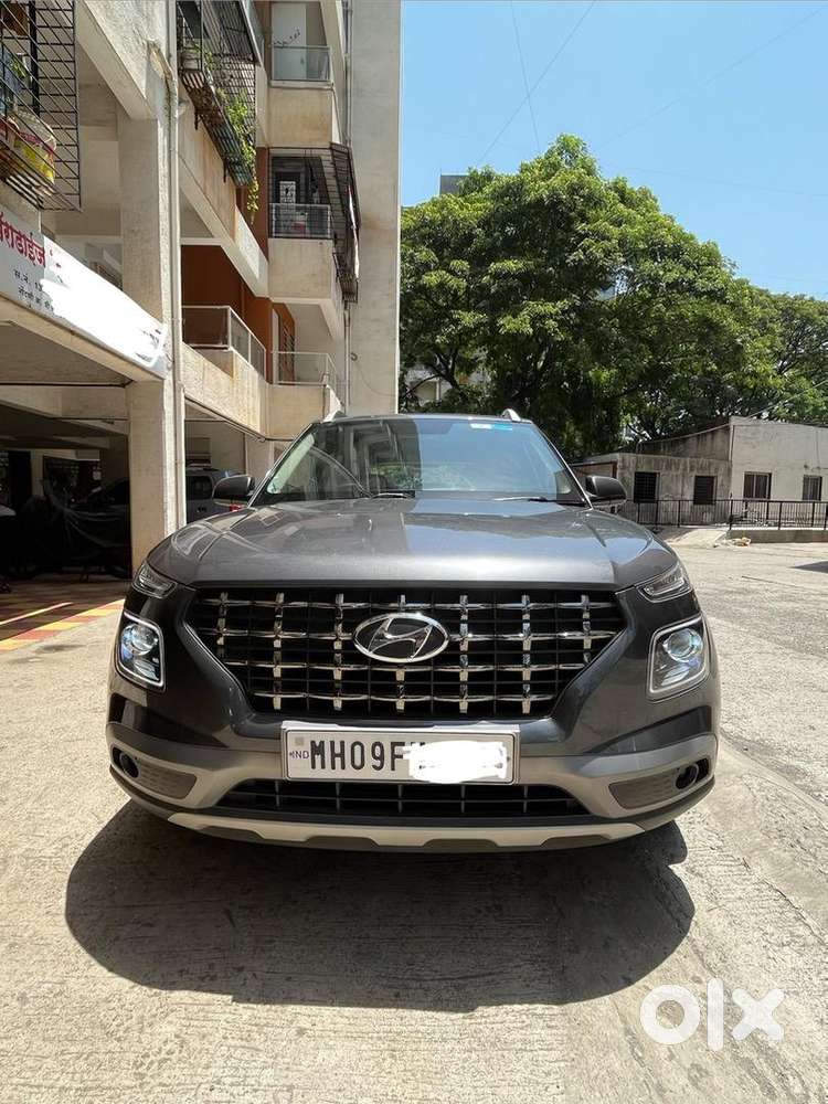 Hyundai Venue 2022 Petrol 25800 Km Driven