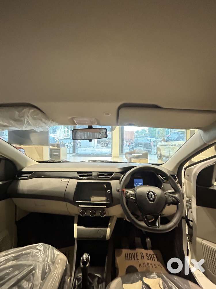 Renault Triber Rxt, 2025, Petrol