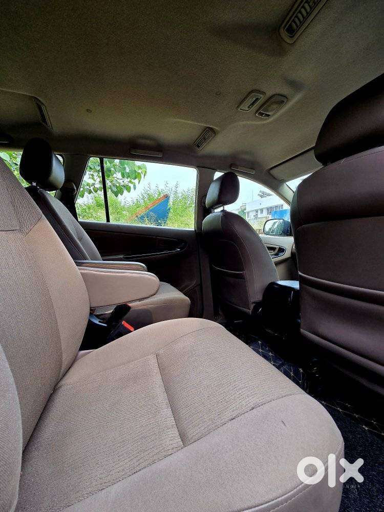 Toyota Innova 2.5 G (diesel) 7 Seater Bs Iv, 2015, Diesel
