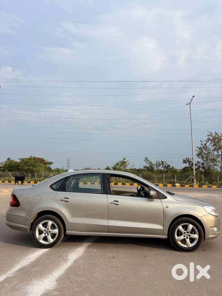Skoda Rapid 1.5 Elegance Tdi Mt, 2013, Diesel