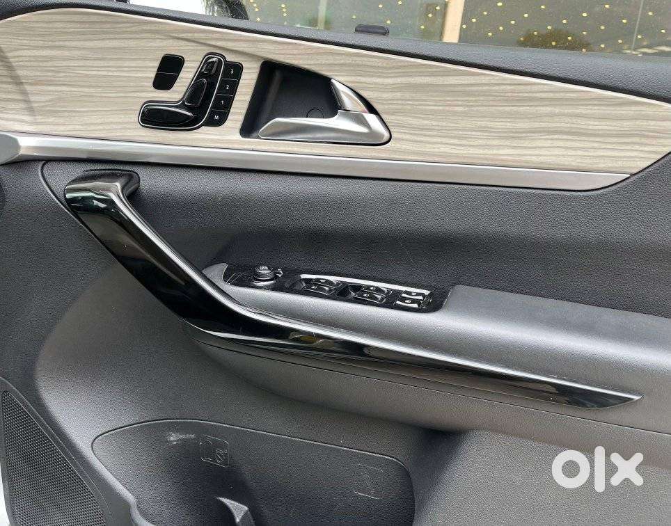 Mahindra Xuv700 2.2 Ax 7 Diesel At Luxury Pack Str, 2021, Diesel