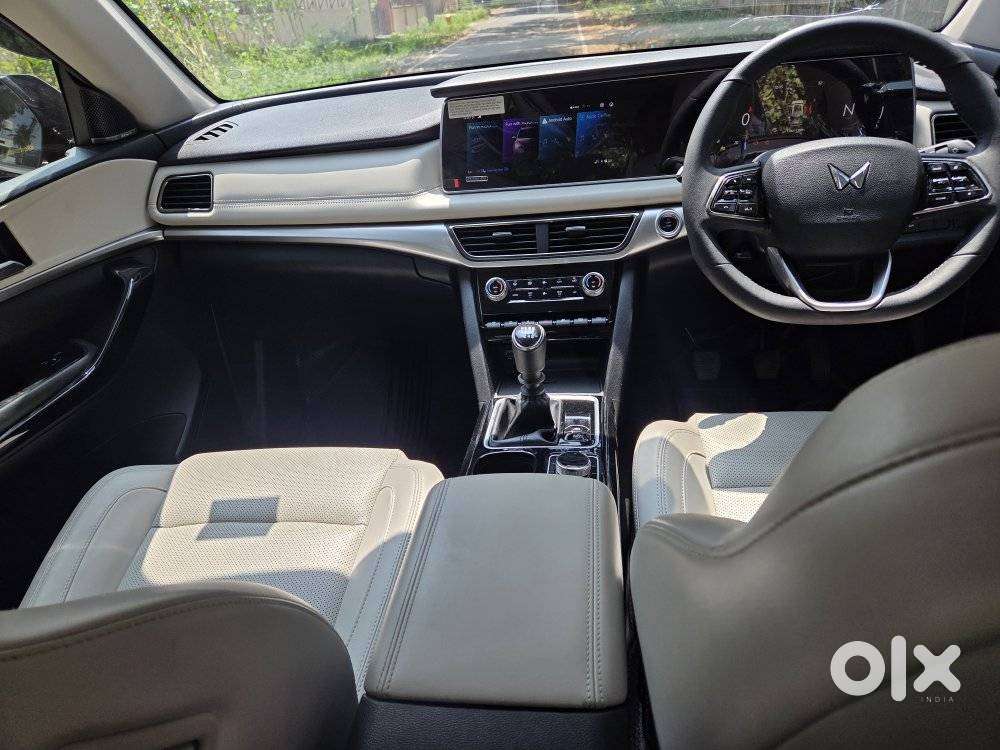 Mahindra Xuv700 2.2 Ax 7 Diesel Mt Luxury Pack Str, 2025, Diesel