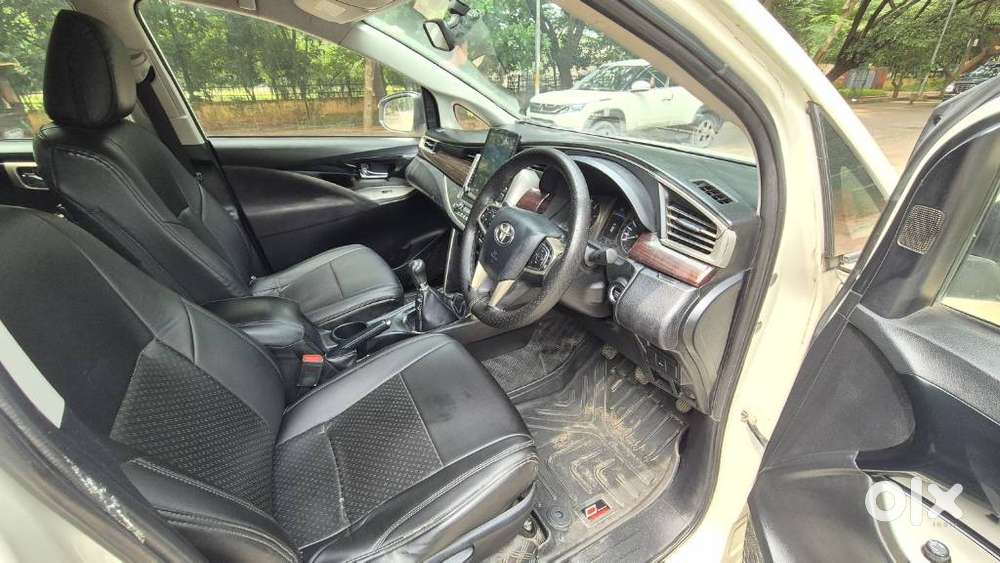 Toyota Innova Crysta 2.4 V 8 Str, 2016, Diesel