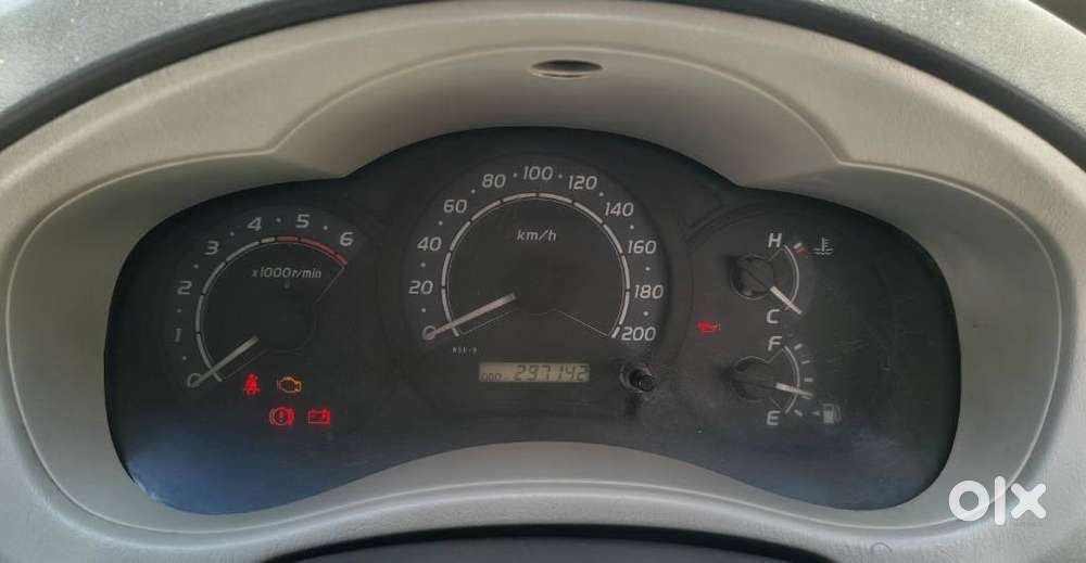 Toyota Innova 2.5 G (diesel) 8 Seater, 2011, Diesel