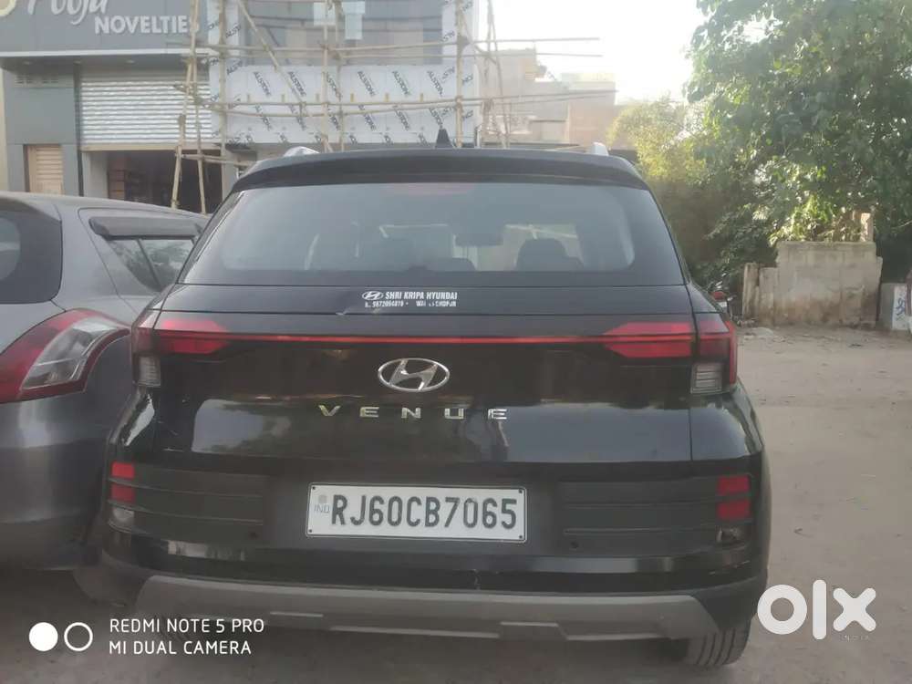 Hyundai Venue 2024 Petrol Well Maintained With Sunroof